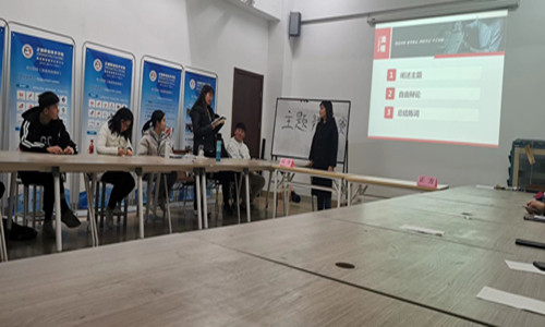 辩论赛1_副本.jpg 辩论赛1_副本.jpg