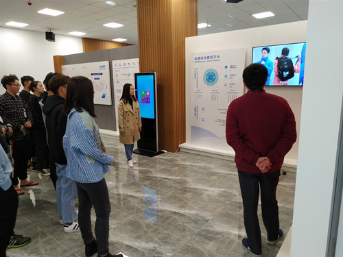 认真听讲_副本.jpg 认真听讲_副本.jpg