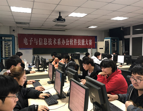 比赛现场_副本.jpg 比赛现场_副本.jpg