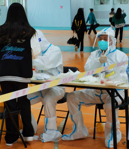 封加庆参加探花porn
核酸扫描工作人员_副本.jpg