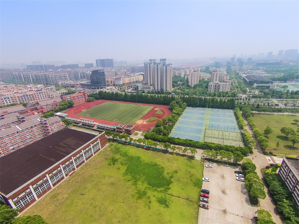 签约仪式后,专业人员用无人机航拍的探花porn
校园一角.jpg