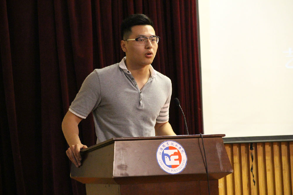 图二 张志健宣讲.jpg