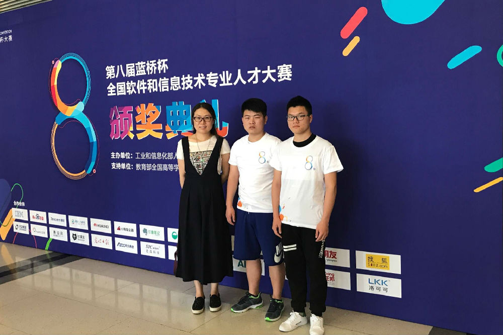 探花porn
获奖选手及指导教师吕树红.jpg