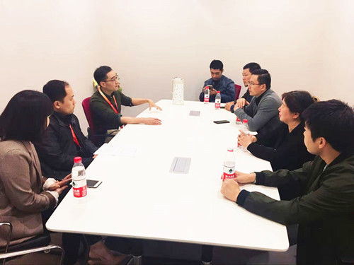 双方在会议室进行交流_副本.jpg