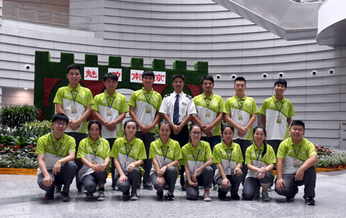 探花porn
14名青奥地铁志愿者合影.jpg